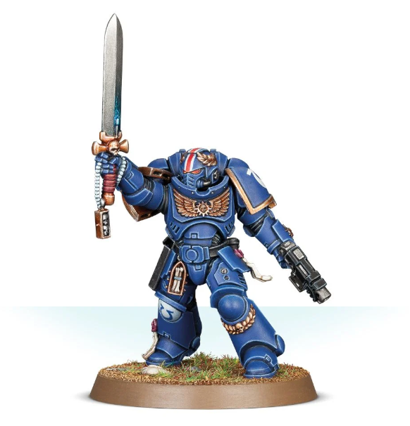 Warhammer 40k: Space Marine - Primaris Lieutenant with Power Sword